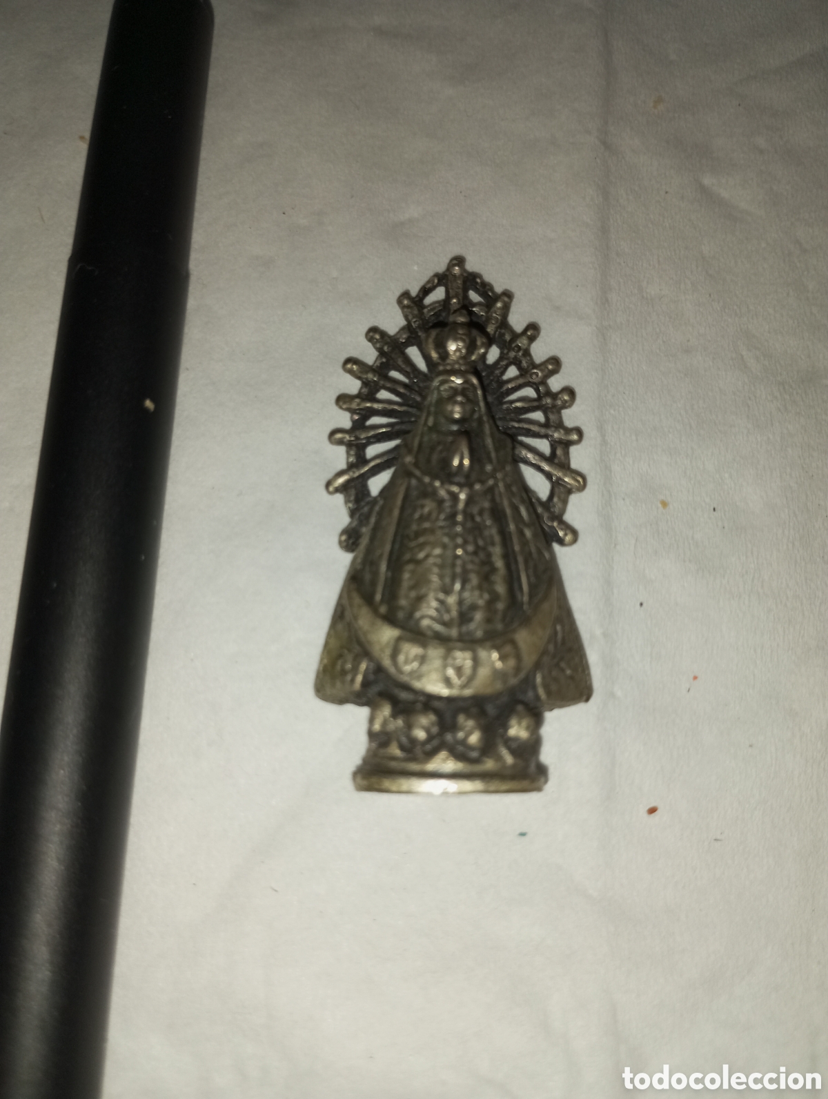 Antig&uuml;edades: Figura En metal de la virgen de lujan 5 cms de altura