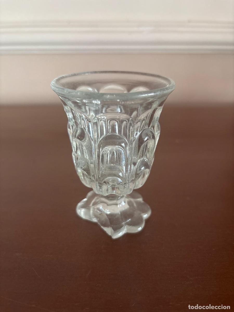 Antig&uuml;edades: Peque&ntilde;a copa cristal Cartagena prensado