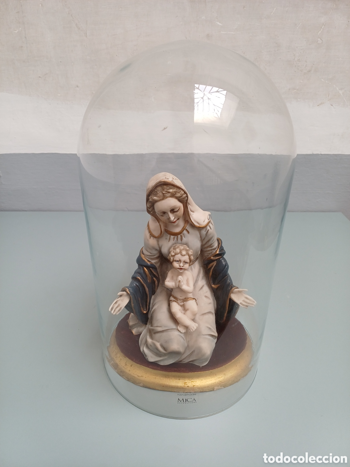 Antig&uuml;edades: Virgen con ni&ntilde;o bajo c&uacute;pula de cristal. Fanal de vidrio