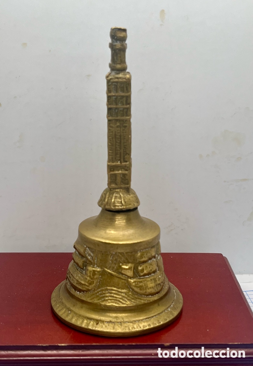 Antig&uuml;edades: CAMPANA DE BRONCE &ldquo; VIAJE DE COL&Oacute;N Y LA GIRALDA DE SEVILLA &ldquo;