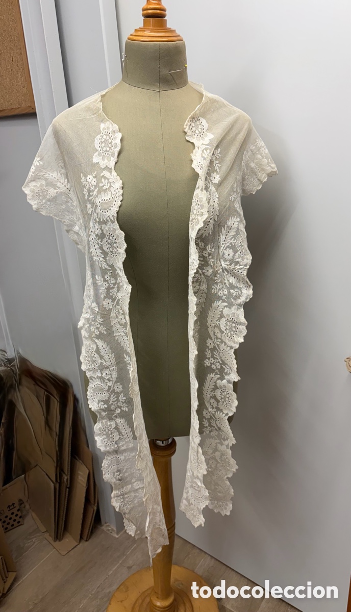 Antig&uuml;edades: Bonita manteleta o chal de encaje antiguo color blanco marfil o crudo