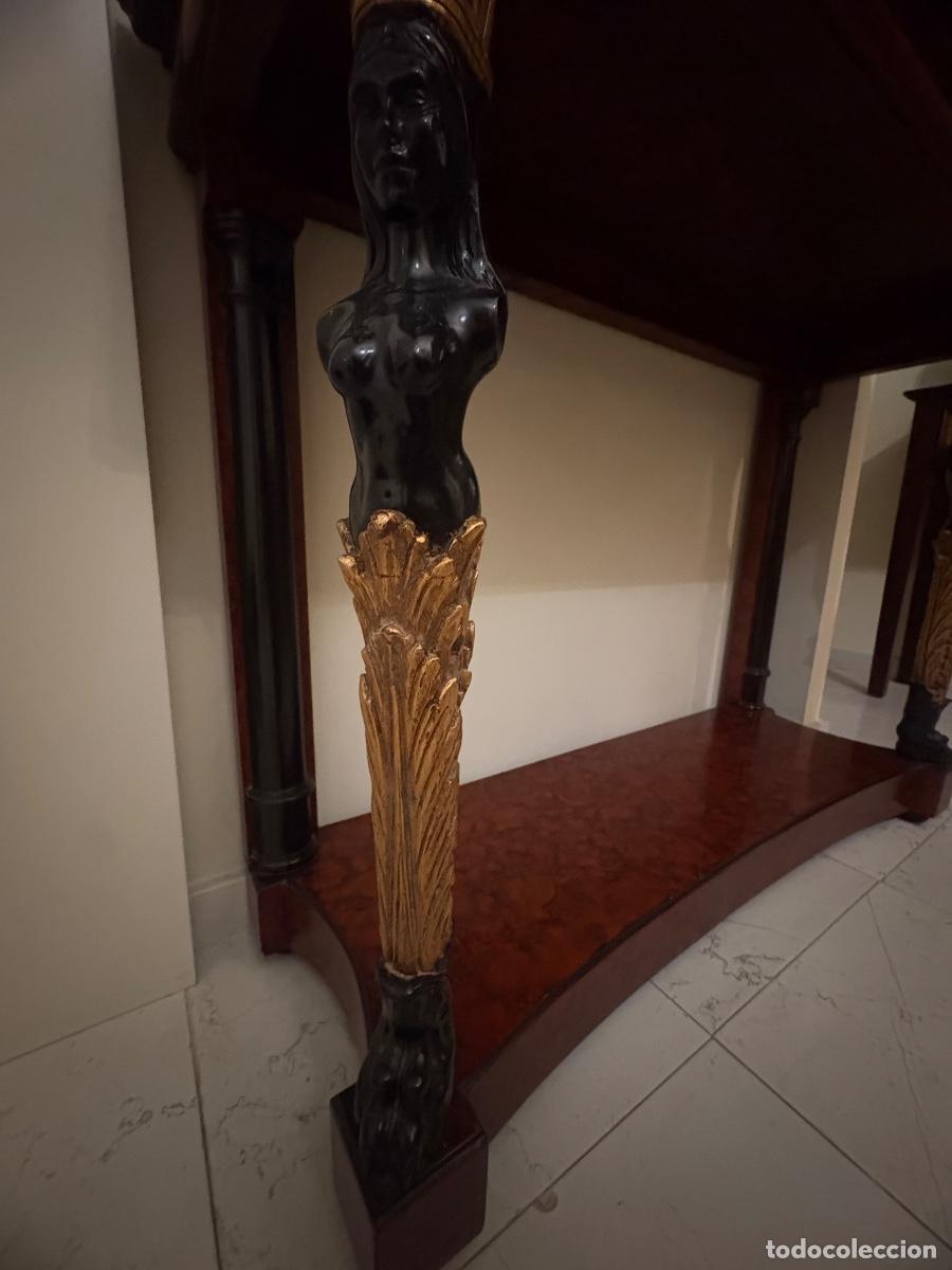Antig&uuml;edades: Elegante consola de ebanister&iacute;a artesanal estilo Imperio/Neocl&aacute;sico con cari&aacute;tides talladas en &Eacute;bano