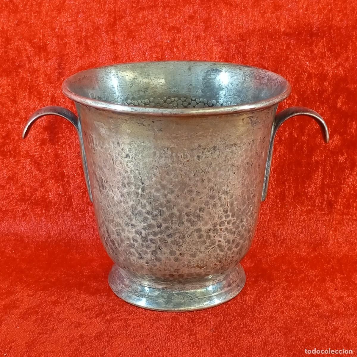 Antig&uuml;edades: PRECIOSO RECIPIENTE MET&Aacute;LICO MARTILLEADO A MANO - PIEZA ARTESANAL - 15 X 10 CM