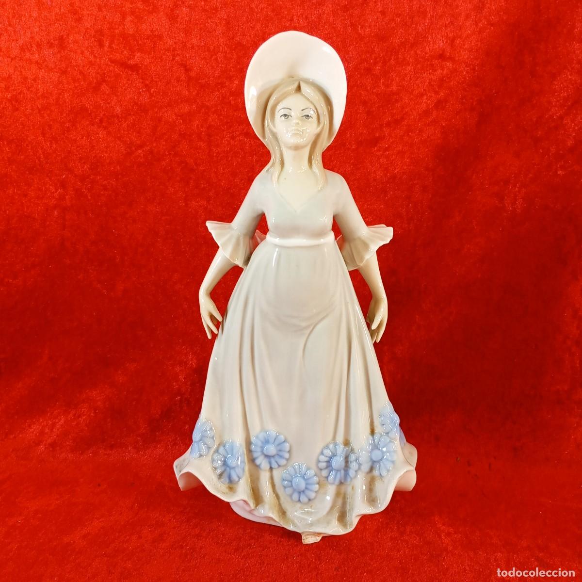 Antig&uuml;edades: PRECIOSA FIGURA DE PORCELANA - DAMA GALANTE - D'ART SA - MADE IN SPAIN - VER FOTOS - 26 CM