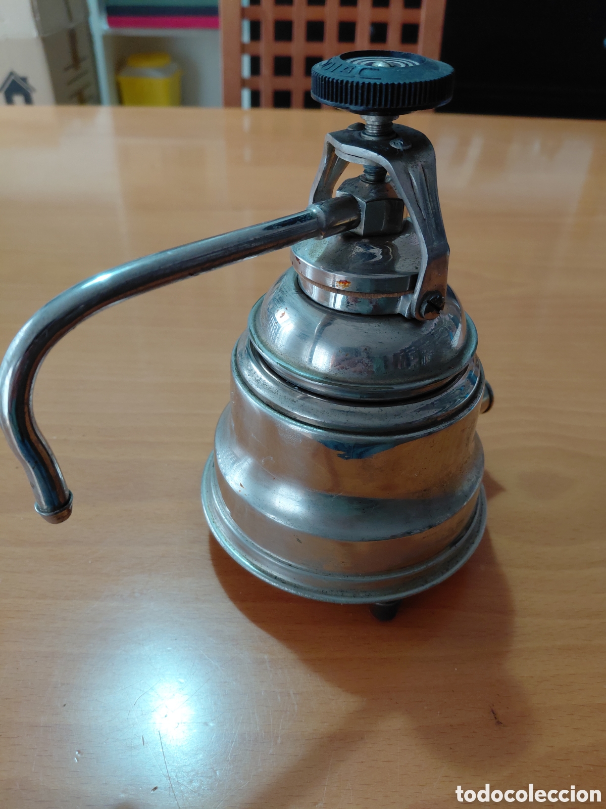 Antig&uuml;edades: Cafetera antigua el&eacute;ctrica y de alcohol.