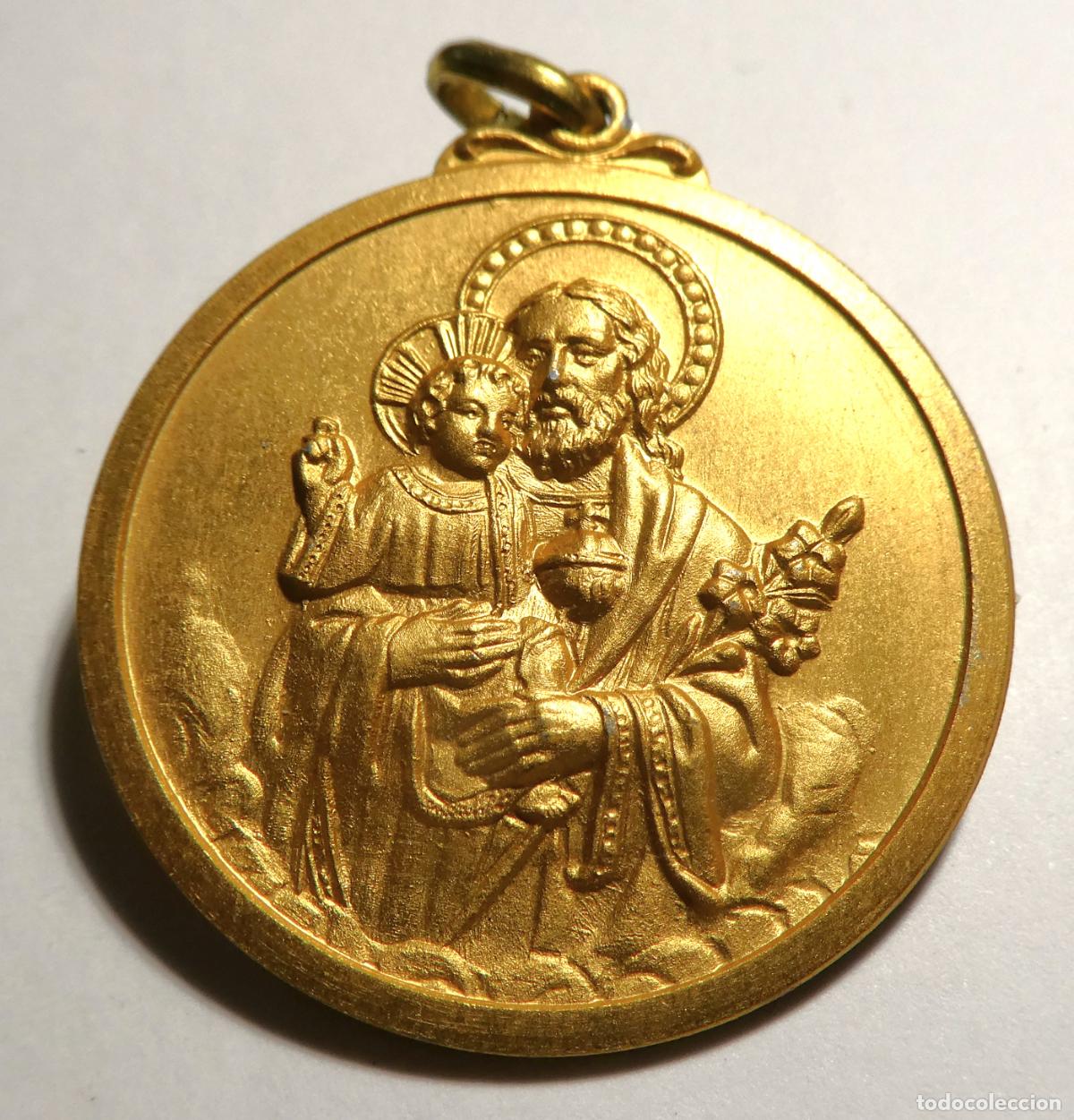 Antig&uuml;edades: Medalla de San Jos&eacute; con el Ni&ntilde;o Jes&uacute;s sosteniendo una vara con azucenas
