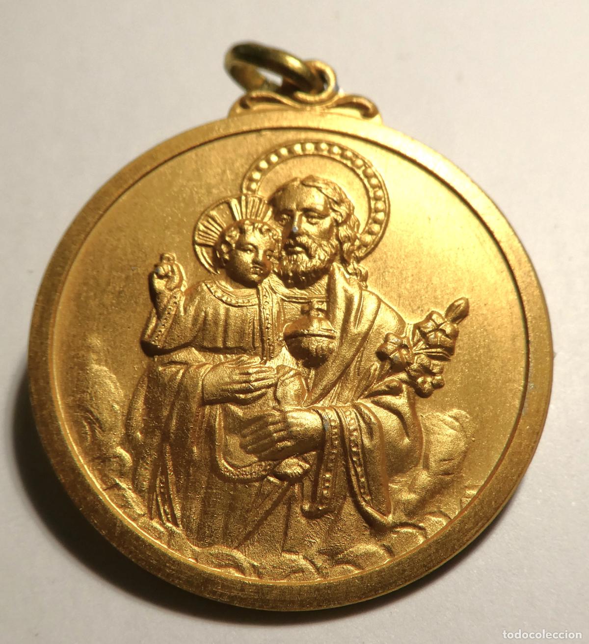 Antig&uuml;edades: Medalla de San Jos&eacute; con el Ni&ntilde;o Jes&uacute;s sosteniendo una vara con azucenas