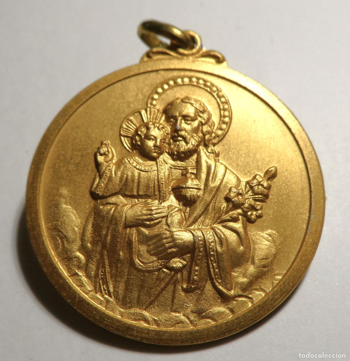 Antig&uuml;edades: Medalla de San Jos&eacute; con el Ni&ntilde;o Jes&uacute;s sosteniendo una vara con azucenas