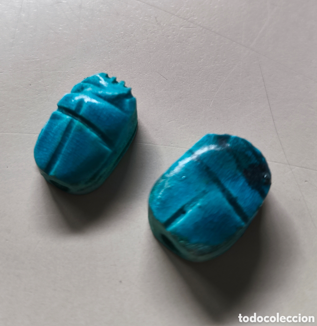 Antig&uuml;edades: DOS ESCARABAJO SAGRADOS. CER&Aacute;MICA VIDRIADA AZUL TURQUESA.