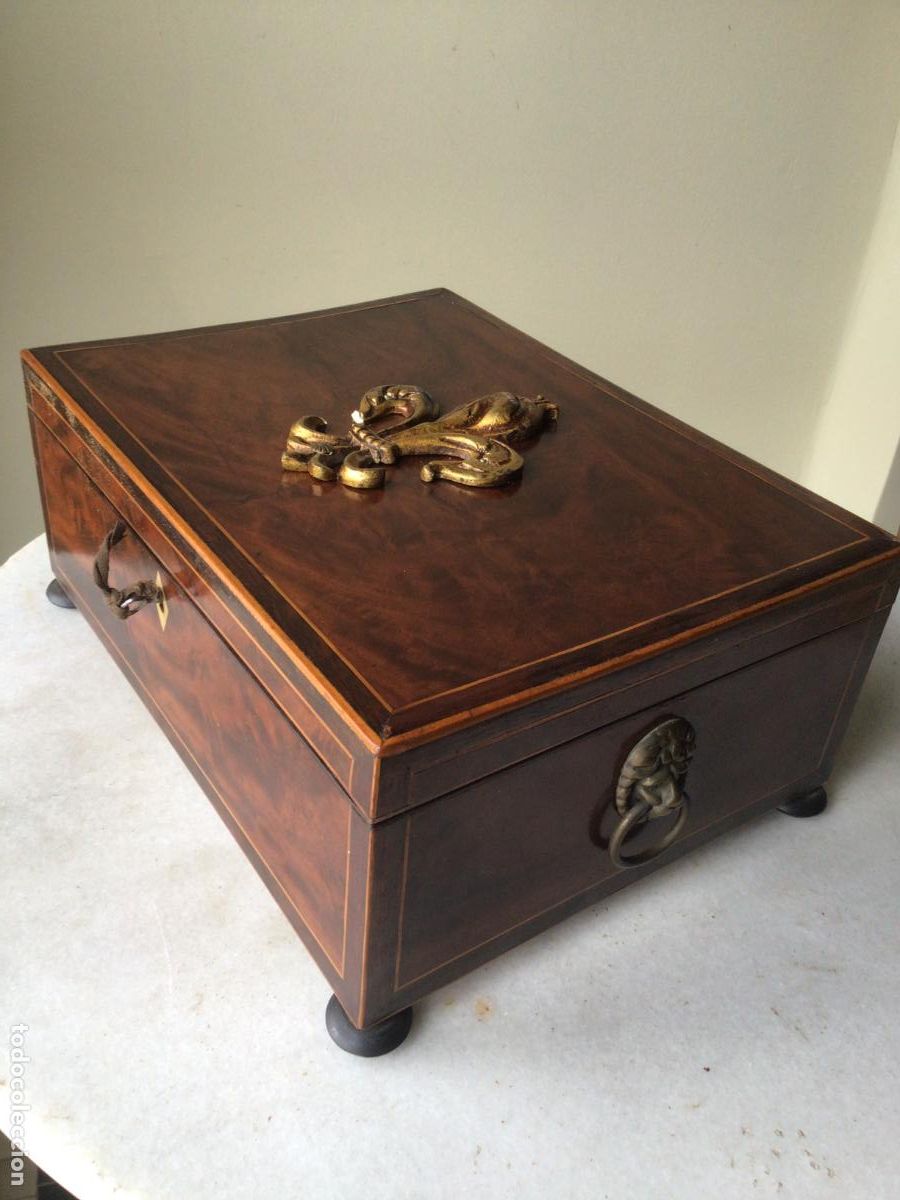 Antig&uuml;edades: ANTIGUO COFRE -JOYERO EN MADERA . SIGLO XIX , SIMBOLO REAL FLOR DE LYS