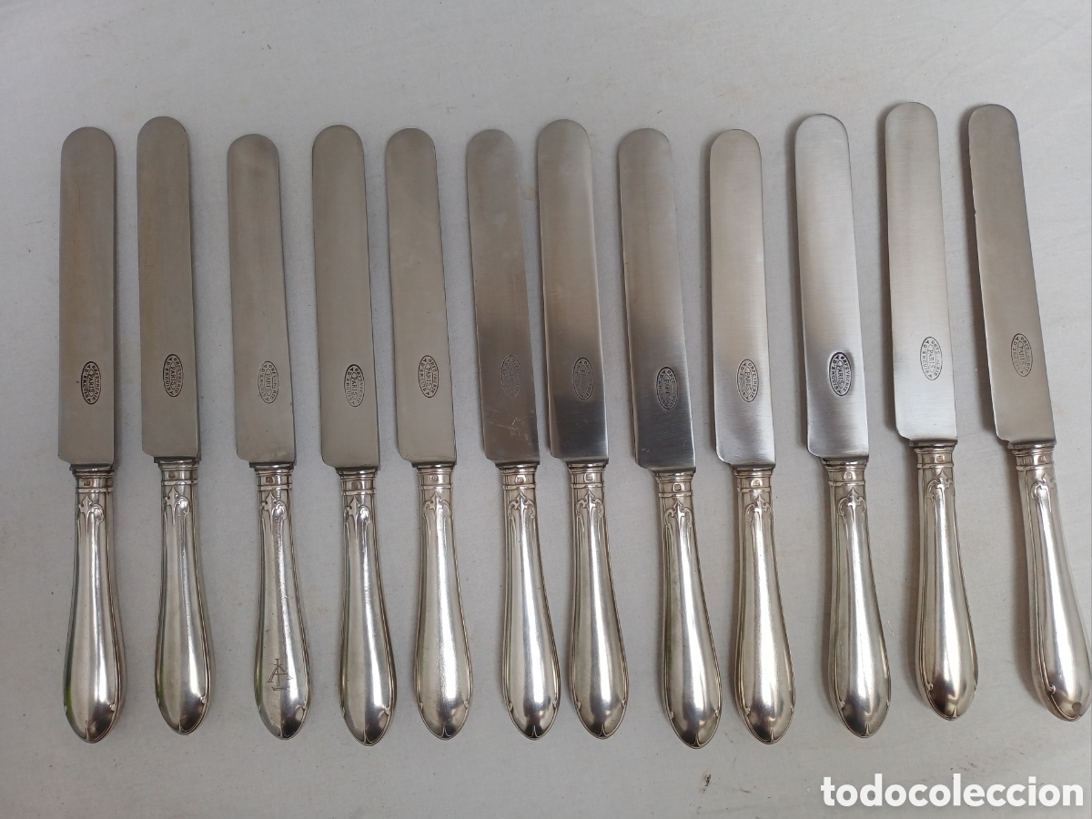 Antig&uuml;edades: 12 cuchillos ba&ntilde;ados en plata. Orfevrerie Ercuis, Par&iacute;s