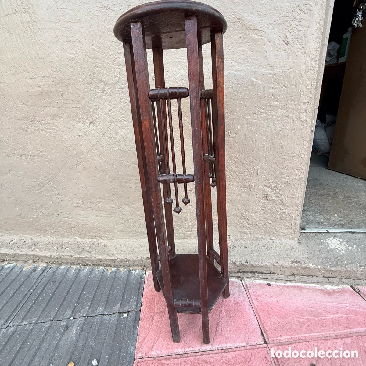 Antig&uuml;edades: MACETERO ANTIGUO DE MADERA - Foto 4