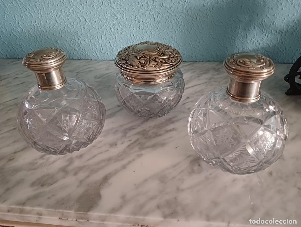 Antig&uuml;edades: JUEGO DE TOCADOR DE CRISTAL Y PLATA DE LEY MEDIADOS SIGLO XX