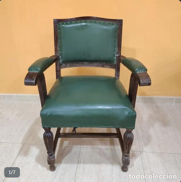 Antig&uuml;edades: Butaca antigua de madera y piel verde