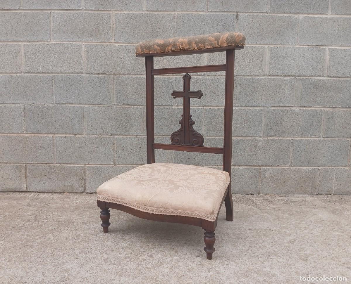 Antig&uuml;edades: Reclinatorio antiguo de iglesia.