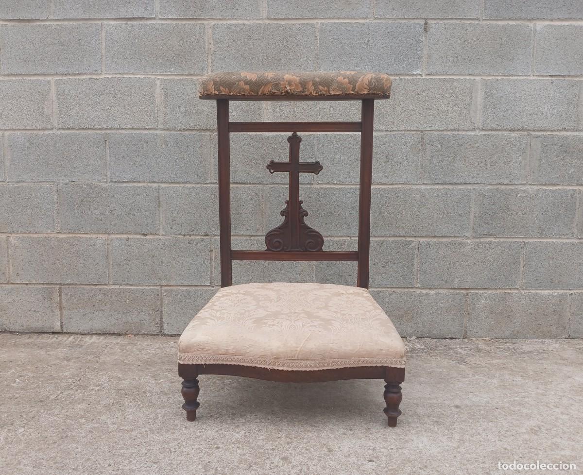 Antig&uuml;edades: Reclinatorio antiguo de iglesia. - Foto 3