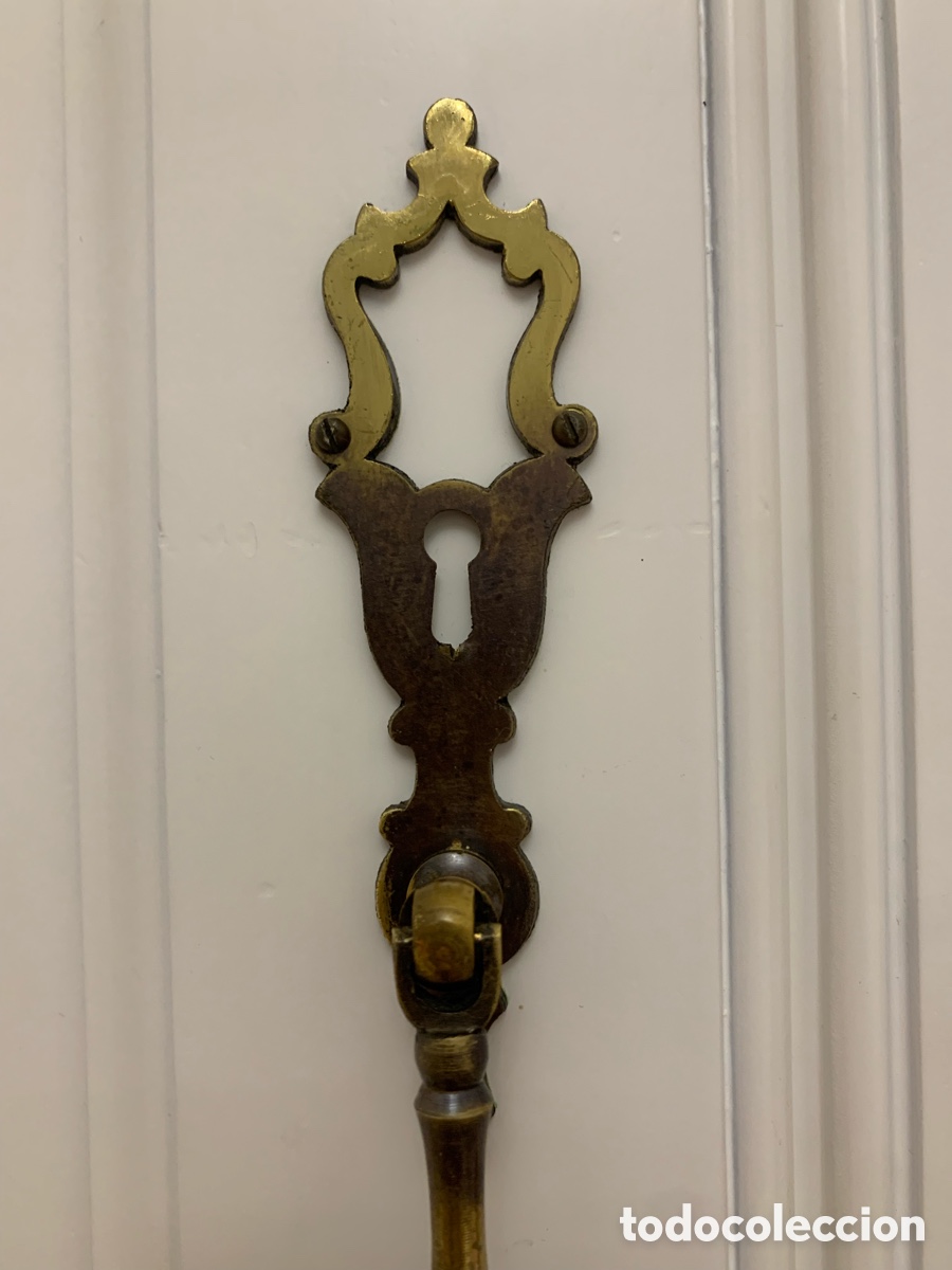 Antig&uuml;edades: Tirador en bronce con bocallave - Foto 3