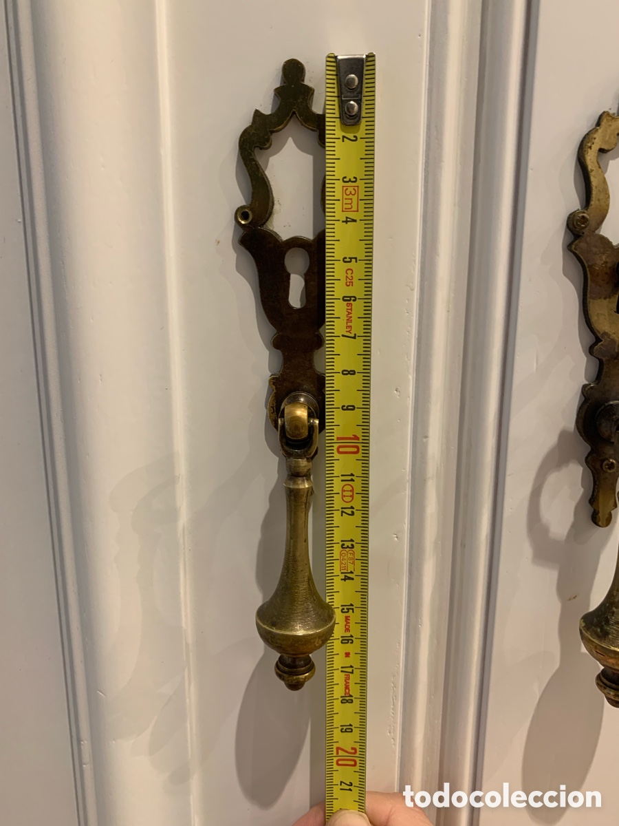 Antig&uuml;edades: Tirador en bronce con bocallave - Foto 4