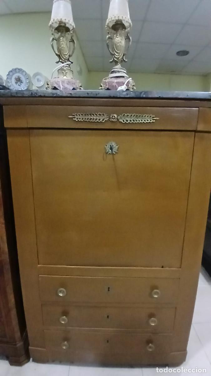 Antig&uuml;edades: Escritorio Imperio (Pintado en dorado)