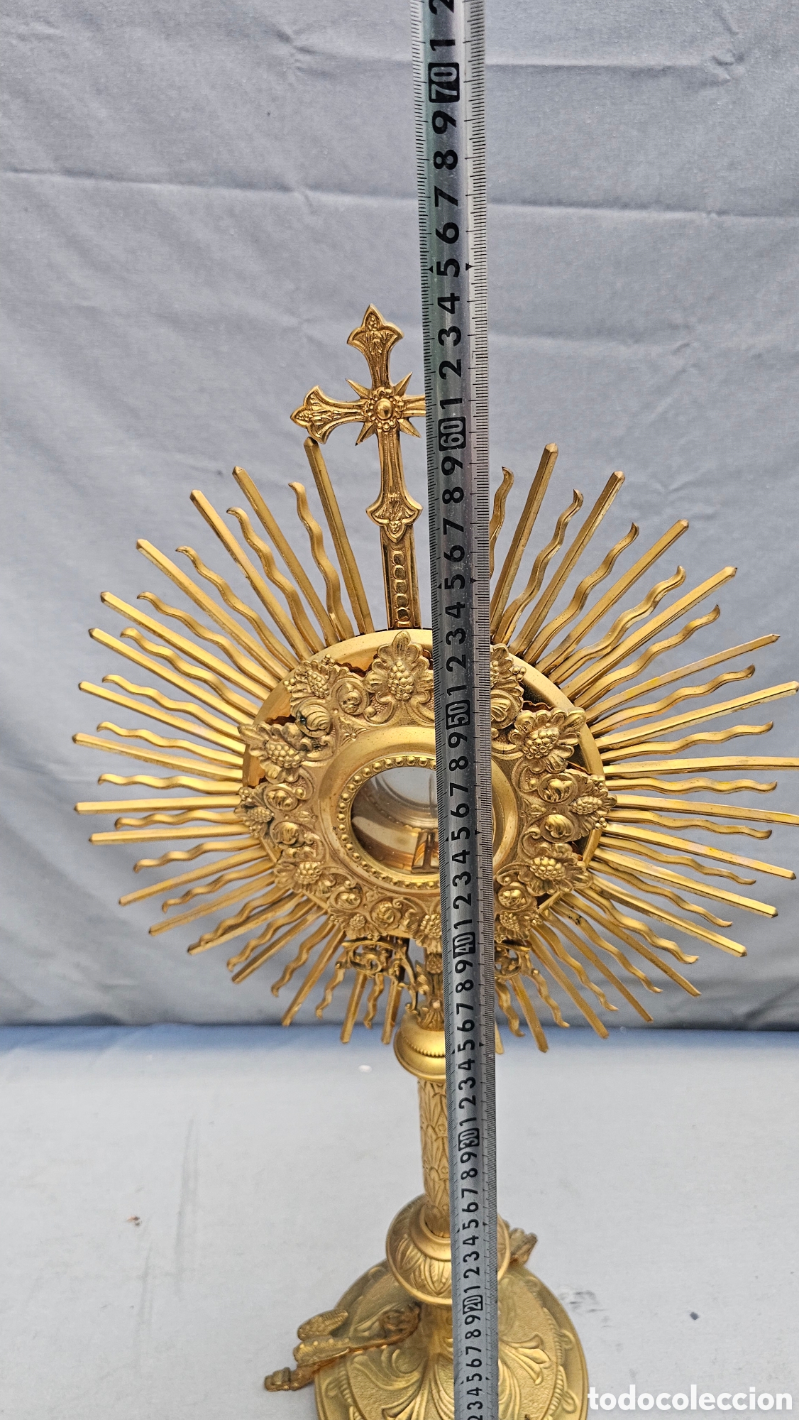 Antig&uuml;edades: Antigua Custodia de lat&oacute;n y bronce - Foto 3