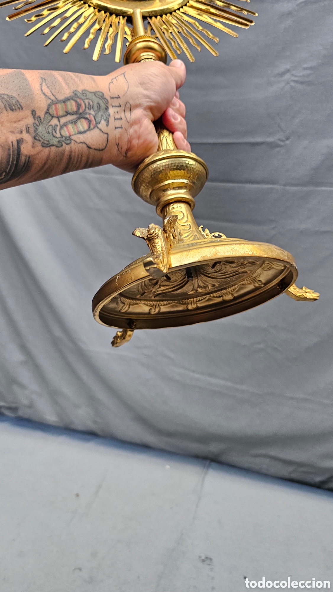 Antig&uuml;edades: Antigua Custodia de lat&oacute;n y bronce - Foto 4