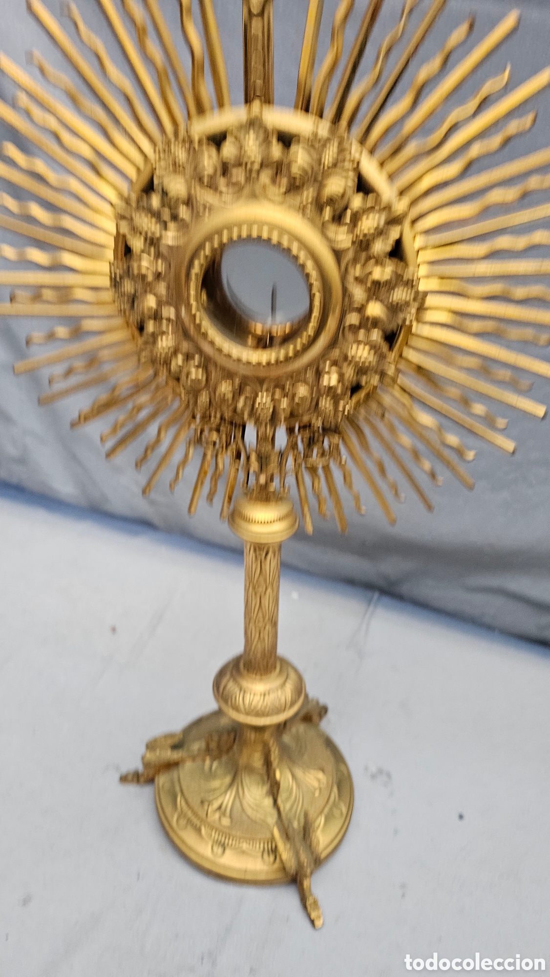 Antig&uuml;edades: Antigua Custodia de lat&oacute;n y bronce - Foto 9