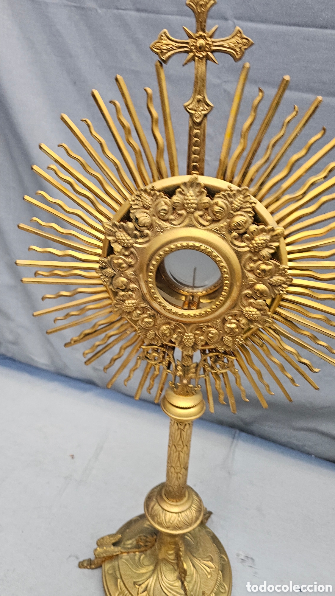 Antig&uuml;edades: Antigua Custodia de lat&oacute;n y bronce - Foto 10