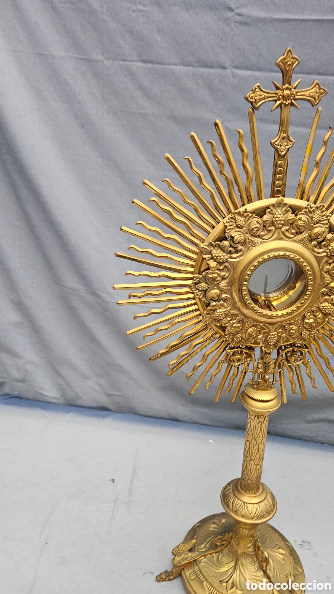 Antig&uuml;edades: Antigua Custodia de lat&oacute;n y bronce - Foto 11