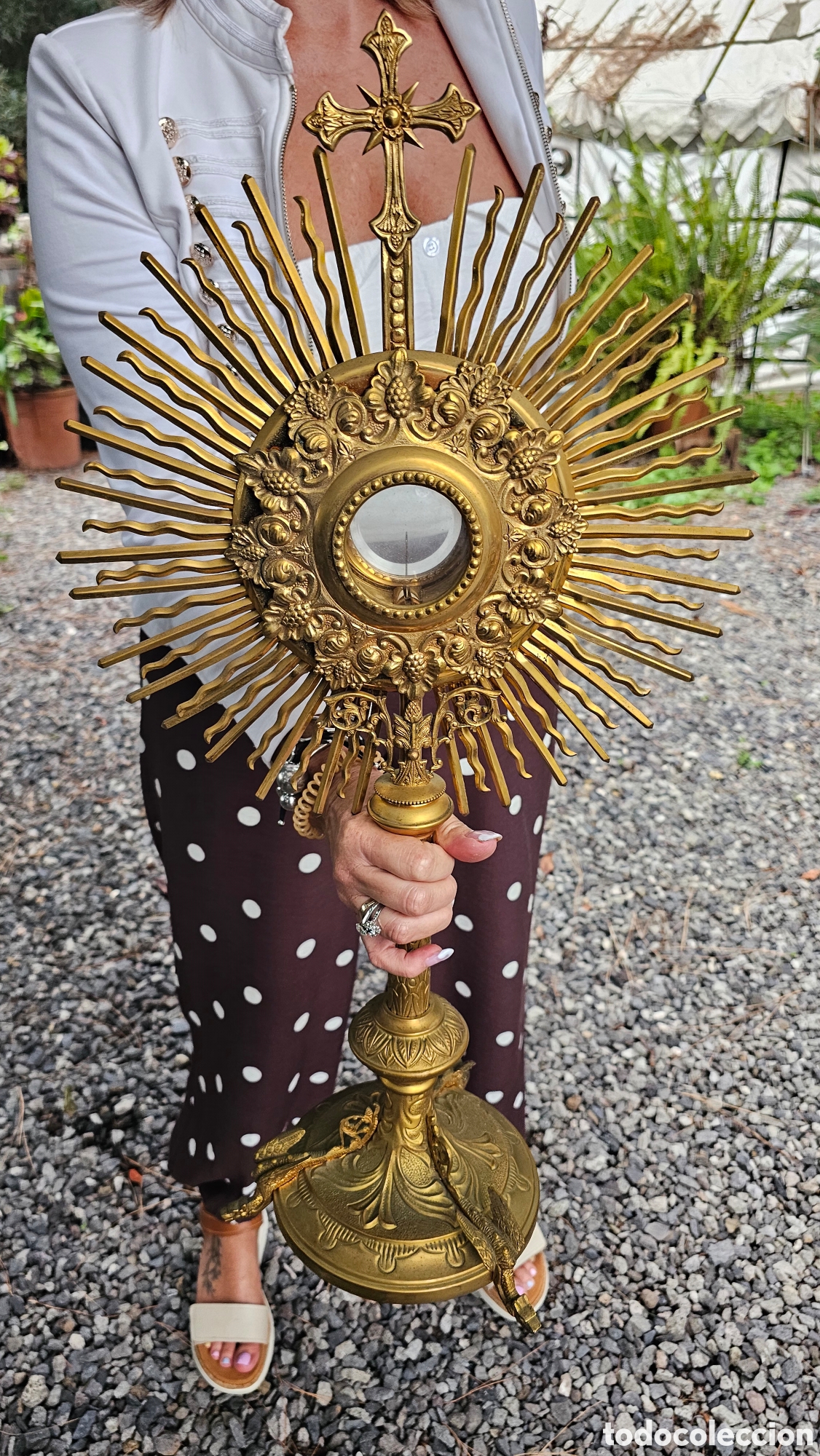 Antig&uuml;edades: Antigua Custodia de lat&oacute;n y bronce - Foto 13
