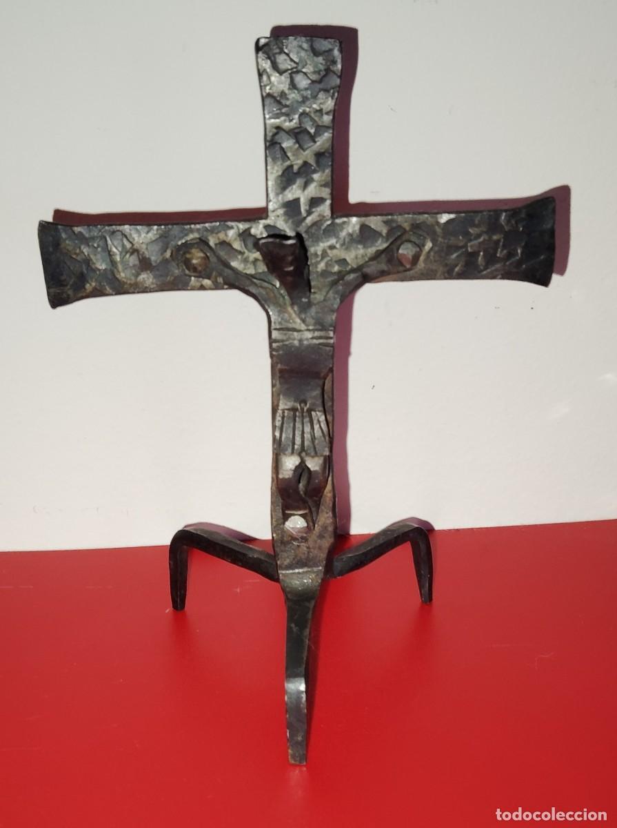Antig&uuml;edades: CRISTO DE HIERRO FORJADO CON PEANA-PATAS... EL ENVIO CERTFICADO ESTA INCLUIDO