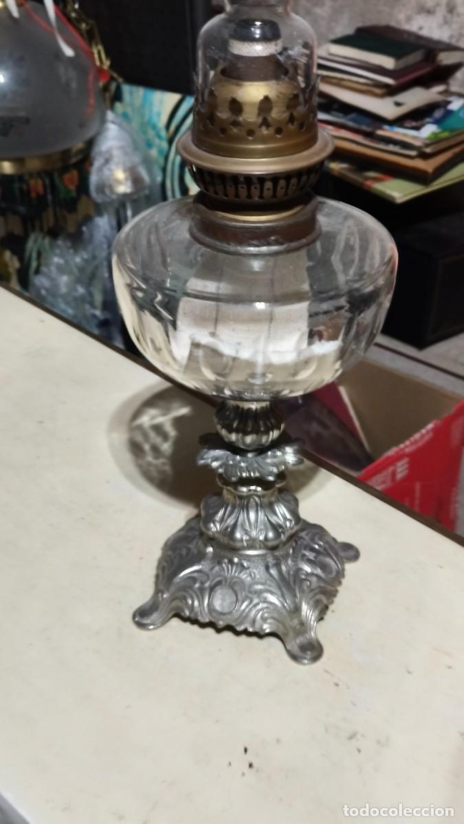 Antig&uuml;edades: Lampe a p&eacute;trole r&eacute;servoir boule verre souffl&eacute; bronze et laiton 1900