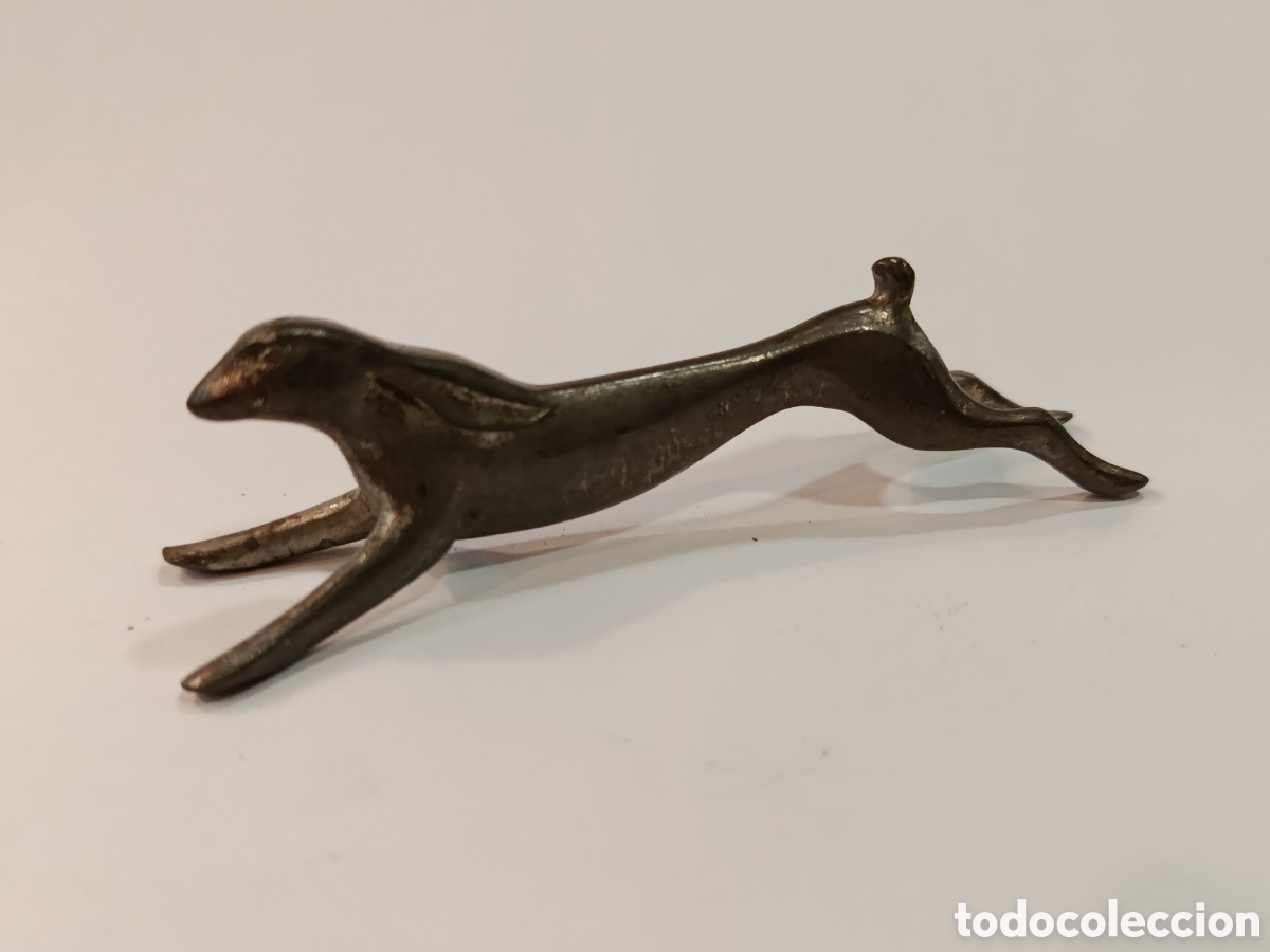 Antig&uuml;edades: Kayserzinn. Conejo reposacubiertos de peltre. Art Nouveau