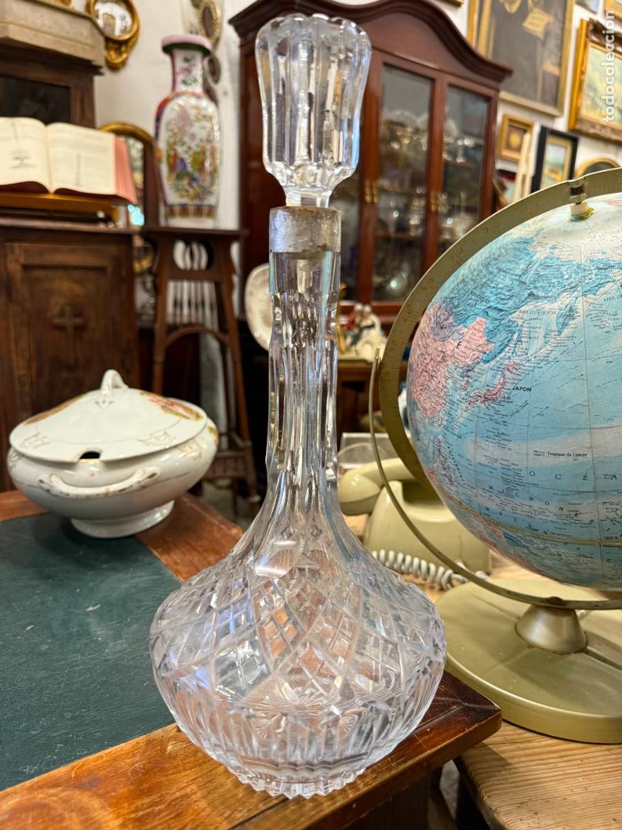 Antig&uuml;edades: ANTIGUA BOTELLA DE CRISTAL TALLADO - MEDIDA TOTAL 38 CM -
