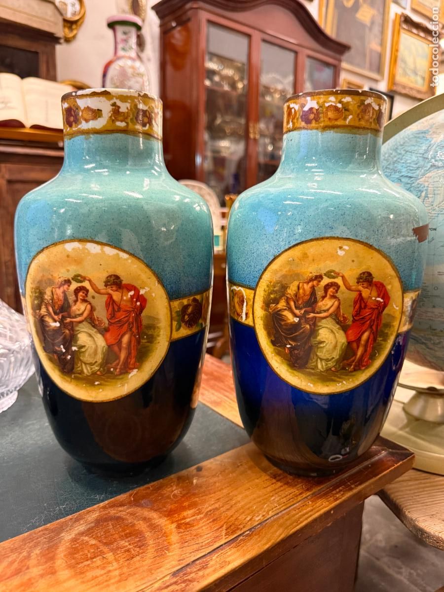 Antig&uuml;edades: ANTIGUA PAREJA DE JARRONES DE CERAMICA ESTILO IMPERIO - MEDIDA 31 CM