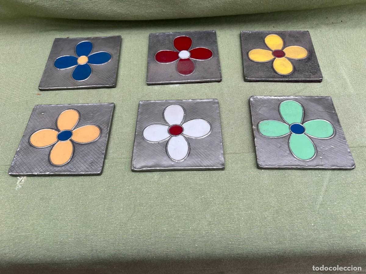 Antig&uuml;edades: 6 posavasos vintage en metal plateado y esmalte floral, siglo XX