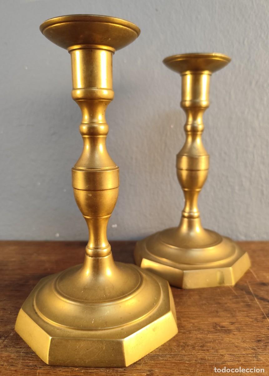 Antig&uuml;edades: Pareja de candelabros de bronce siglo XIX