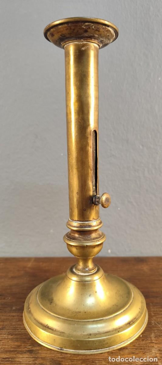 Antig&uuml;edades: Candelabro o candelero de empuje en bronce siglo XIX
