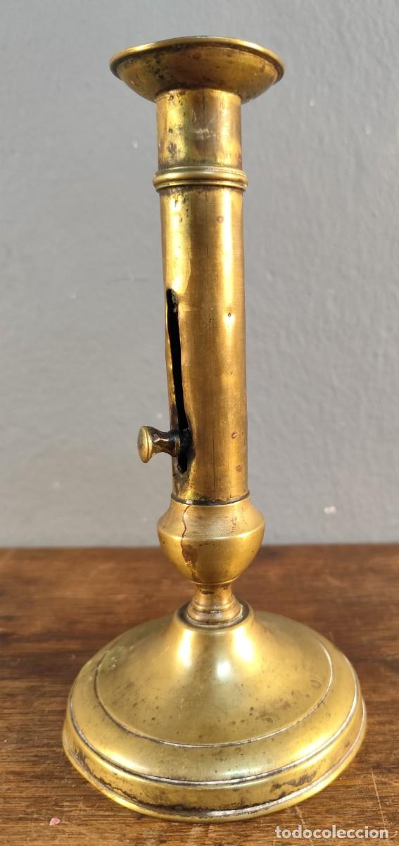 Antig&uuml;edades: Candelabro o candelero de empuje en bronce siglo XIX