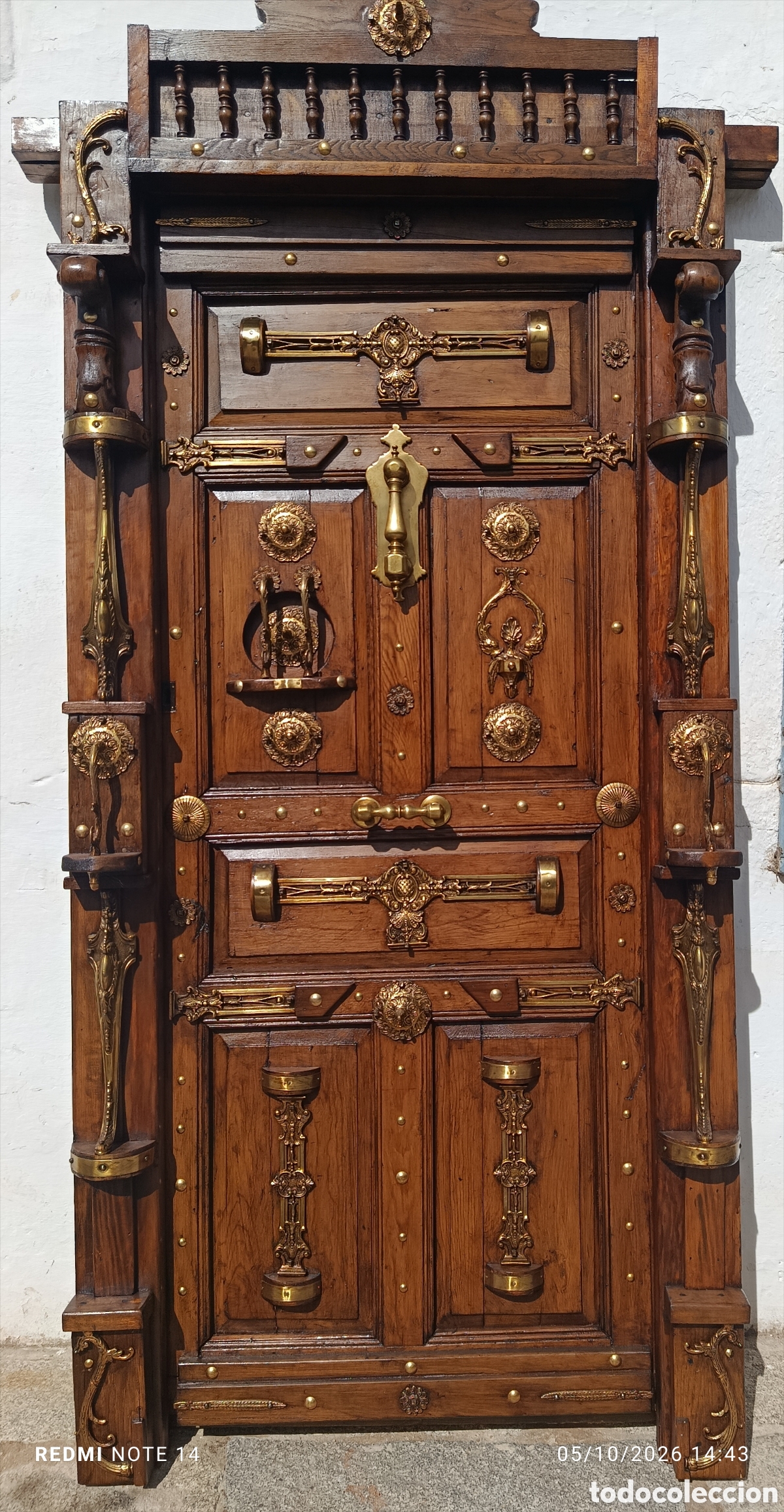 Antig&uuml;edades: Puerta de madera y bronce - Foto 3
