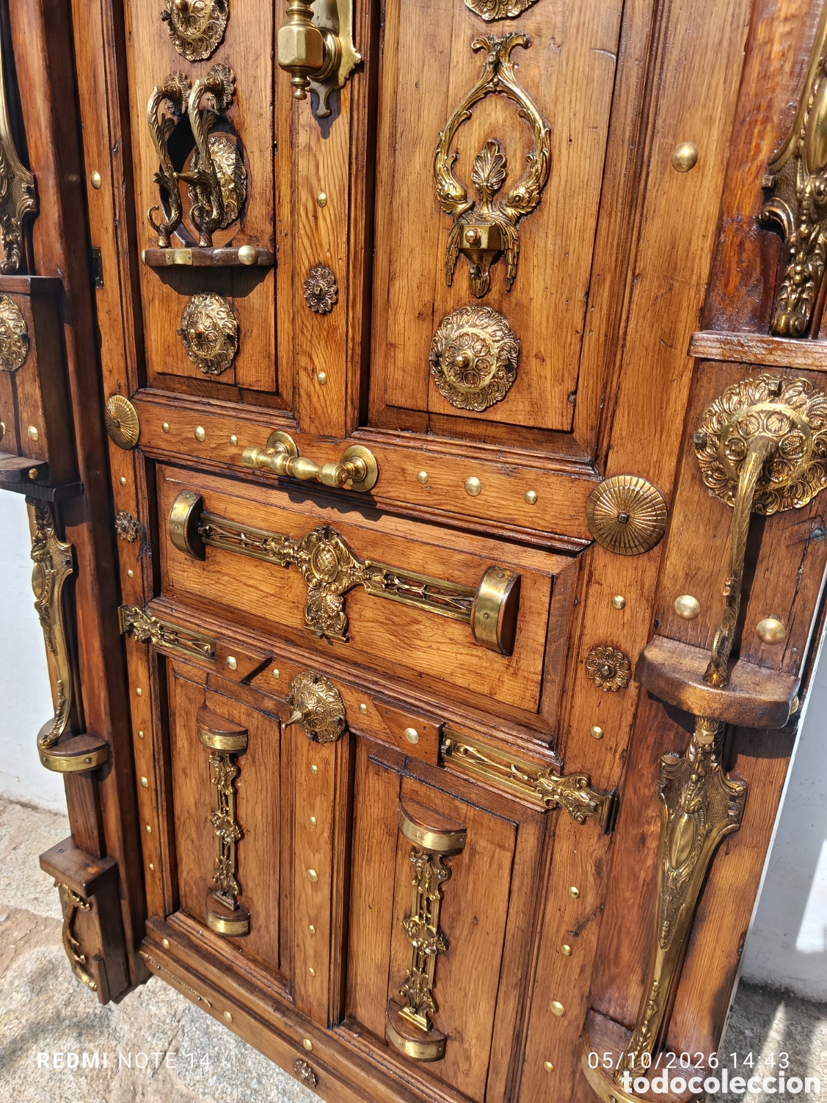 Antig&uuml;edades: Puerta de madera y bronce - Foto 4