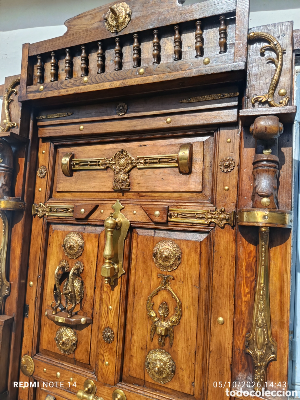 Antig&uuml;edades: Puerta de madera y bronce - Foto 5