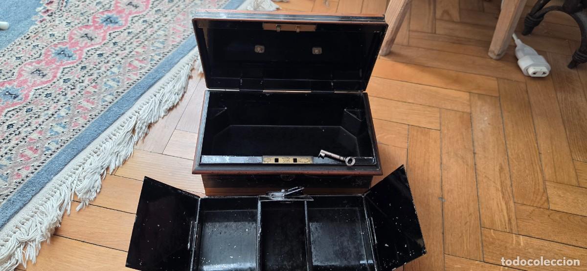 Antig&uuml;edades: Preciosa caja caudales inglesa siglo XIX con llave