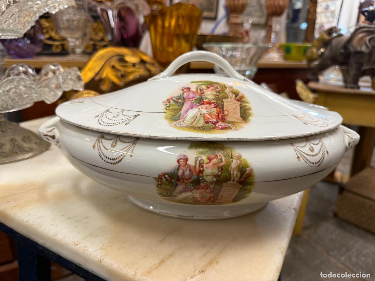 Antig&uuml;edades: ANTIGUA SOPERA PORCELANA OPACA SEVILLA - MEDIDA 33X23X16 CM