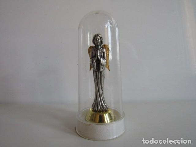 Antig&uuml;edades: PRECIOSO ANGEL DE LA GUARDIA EN ORACION EN FANAL DE PLASTICO , MADE IN ITALIA , EN ZAMAC