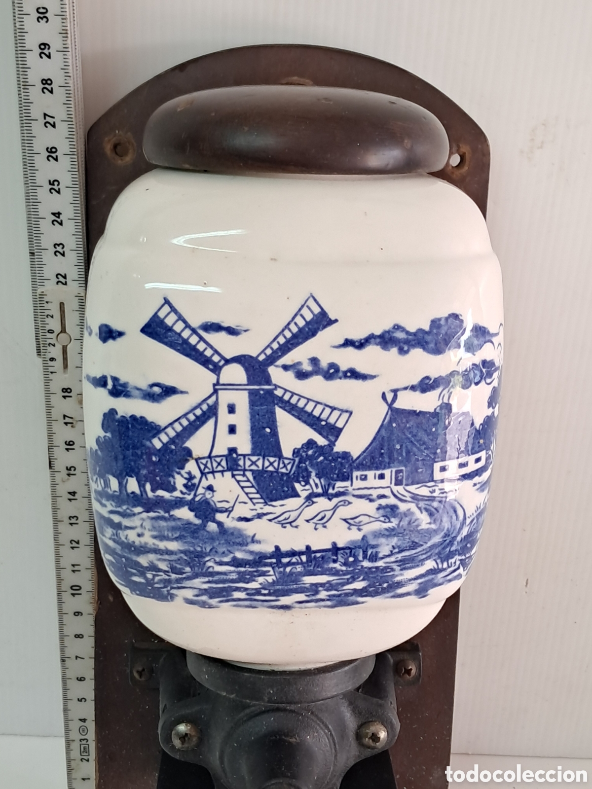Antig&uuml;edades: Molinillo de cafe antiguo de pared t&iacute;pico de Holanda - Foto 2