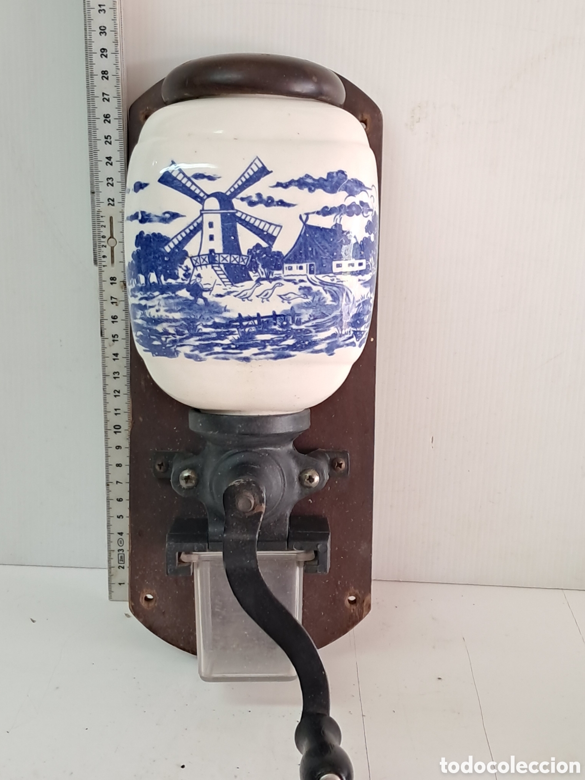 Antig&uuml;edades: Molinillo de cafe antiguo de pared t&iacute;pico de Holanda