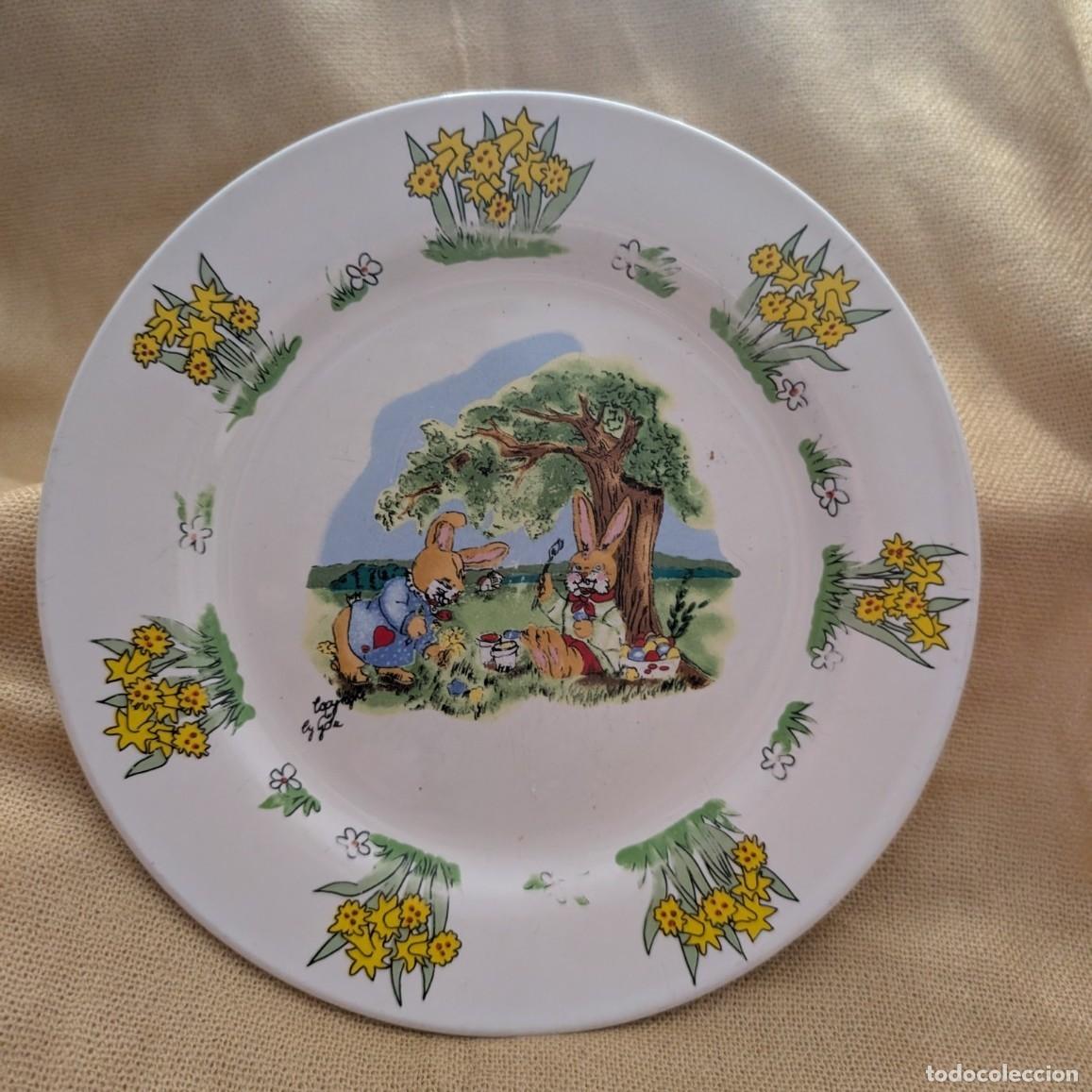 Antig&uuml;edades: PLATO INFANTIL G&Ouml;TZ DE PORCELANA CON CONEJITOS Y NARCISOS &ndash; 19 CM