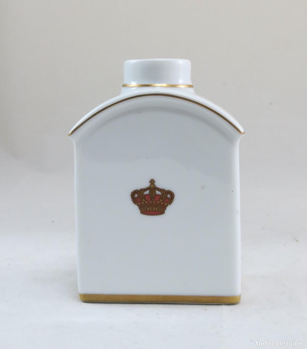 Antig&uuml;edades: Pote de ch&aacute; Neocl&aacute;ssica decorado com Bras&atilde;o: Marcado como &eacute; mostrado; Altura &ndash; 11cm;
