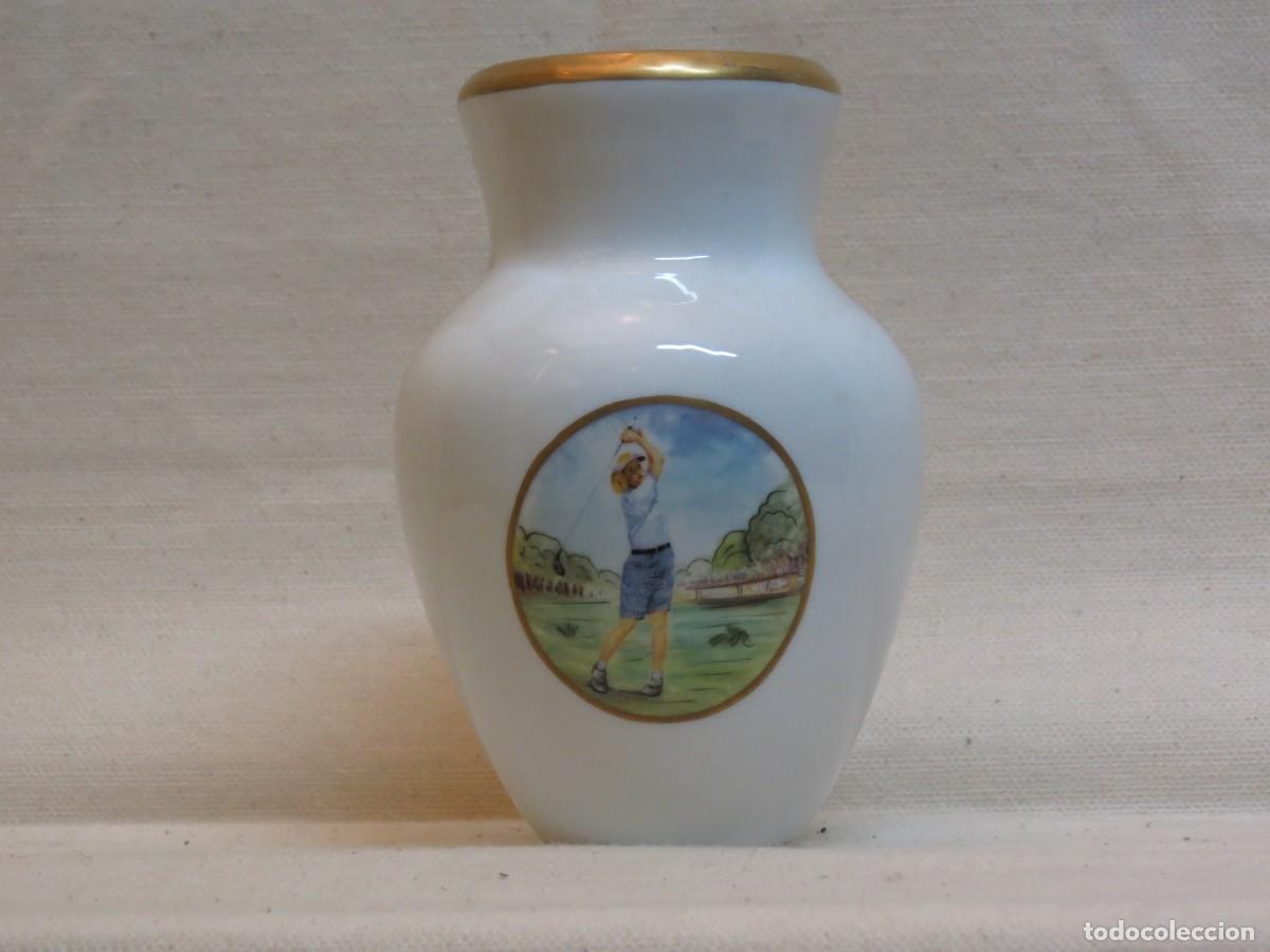 Antig&uuml;edades: Jarra NG Portugal porcelana portuguesa decorada com um jogador de golf; Marcada na base;