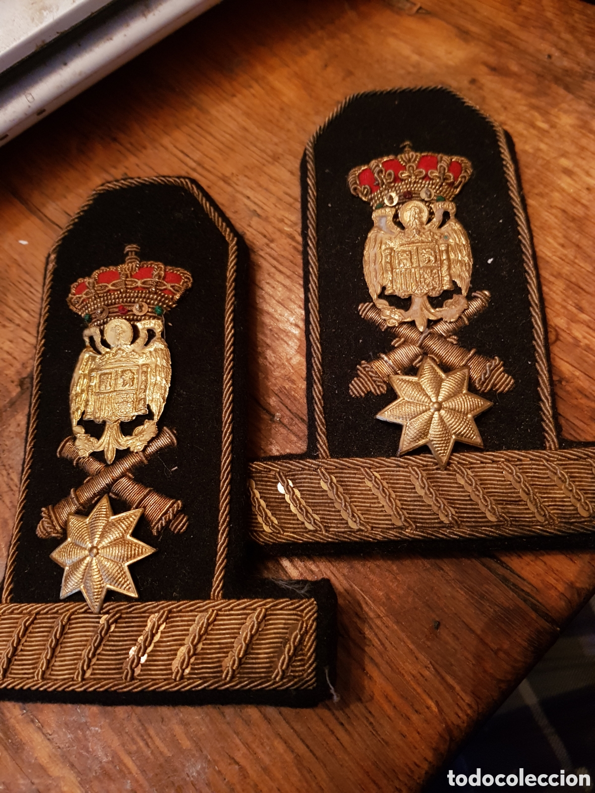 Antig&uuml;edades: ANTIGUAS HOMBRERAS BORDADAS MILITARES COMANDANTE DE ARTILLER&Iacute;A